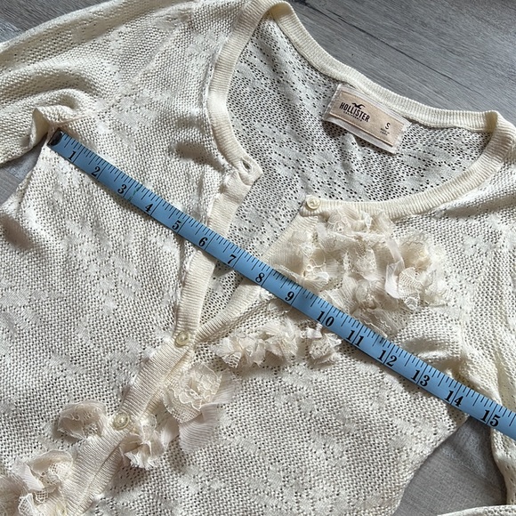 Hollister Ivory Cream Lace Cardigan Sweater with Floral Details Size Small - Picture 7 of 10